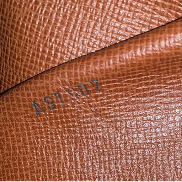 Authentic Louis Vuitton Boulogne 30 - Picture 11 of 13